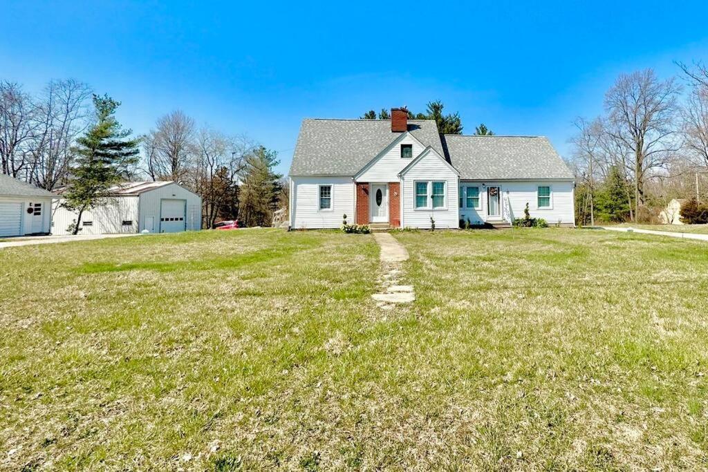 Trestle Creeks Original Farmhouse Bloomington Exterior photo